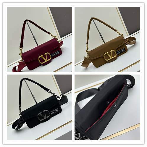 Picture of Valentino Handbags _SKUfw166008668fw